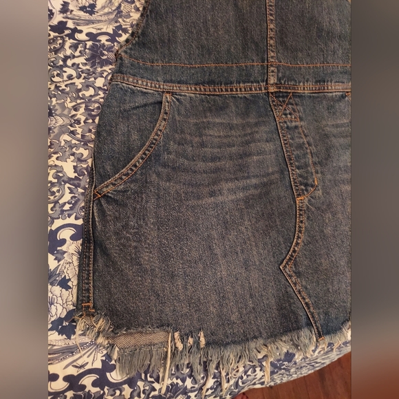 Free People Overall Jean Miniskirt size 6 with frayed edge - Picture 9 of 9